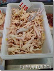 450px-Uncooked_Phoenix_talonsPhoenix talons or chicken feet (鳳爪 fung zau, 凤爪 fèngzhuǎ) at grocers in Chinatown, Oakland, California.